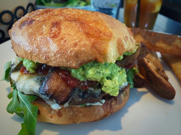 ¿Cuál es la mejor manera de hacer hamburguesas jugosas y sabrosas?